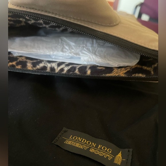 Jeremy Scott London Fog - Trench Laptop Case - Picture 8 of 9